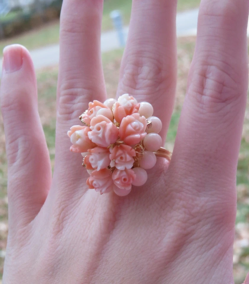 VIDEO RARO ANILLO GRANDE ART DECO ANTIGUO TALLADO A MANO FLOR CORAL ROSA RAMO 18K Foto 4 de 4