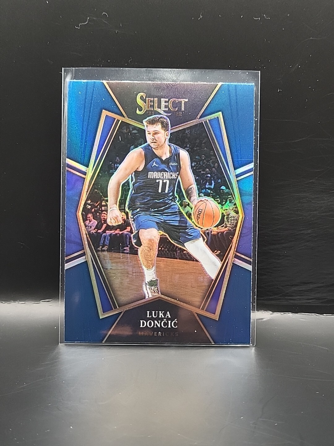 2021-22 Select Luka Doncic #117 Premier Level Blue Prizm Dallas Mavericks