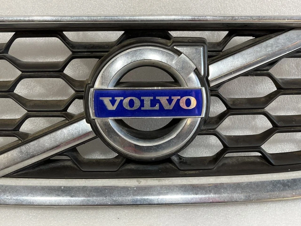 2011 VOLVO C30 BASE MODEL UPPER GRILLE 31290845 Foto 2 de 4