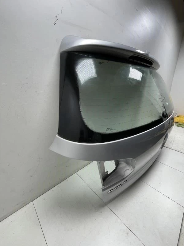 Volkswagen Golf 2012 tapa trasera del maletero puerta levadiza carcasa plateada con antena de techo Foto 4 de 4