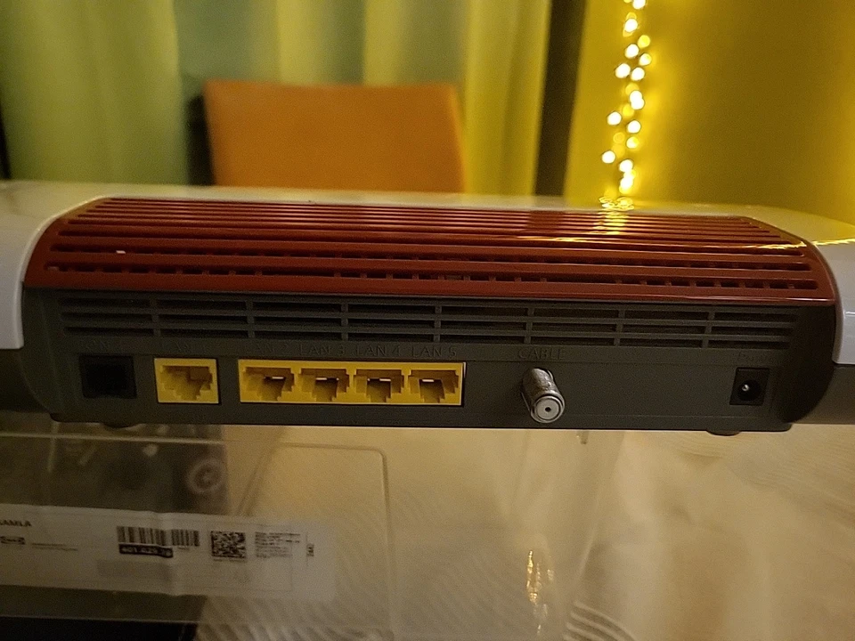 AVM FRITZ!Box 6660 Cable Vodafone-Branding Router 1×2,5 Gb und 4×1 Gb - Bild 2 von 4