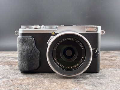 Fujifilm Fuji X70 16.3MP Compact Digital Camera Silver *good* 4945