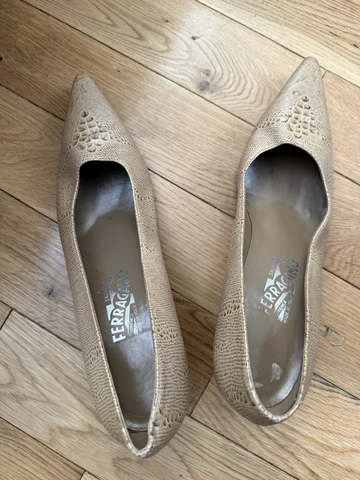 Bomba para mujer Salvatore Ferragamo 9 1/2B Foto 2 de 4