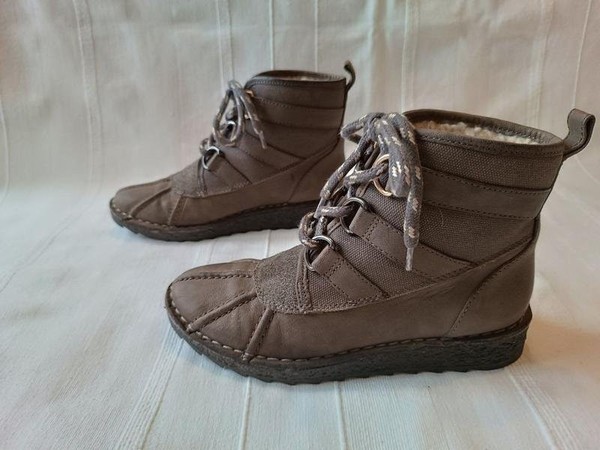 Women Clarks Boots Brown Leather 37 #7A3X