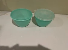 2 Vintage Tupperware Crisp It Lettuce Keeper Jade #679-7/8 With 1 Seal 680-7