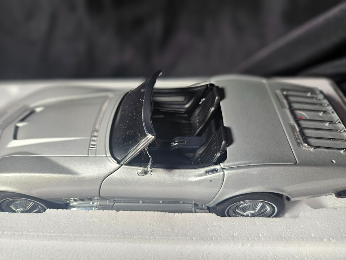 AUTOart 1969 Chevrolet Corvette Convertible Silver 1:18 AUTOart 1969 Chevrolet Corvette Convertible Silver 1:18