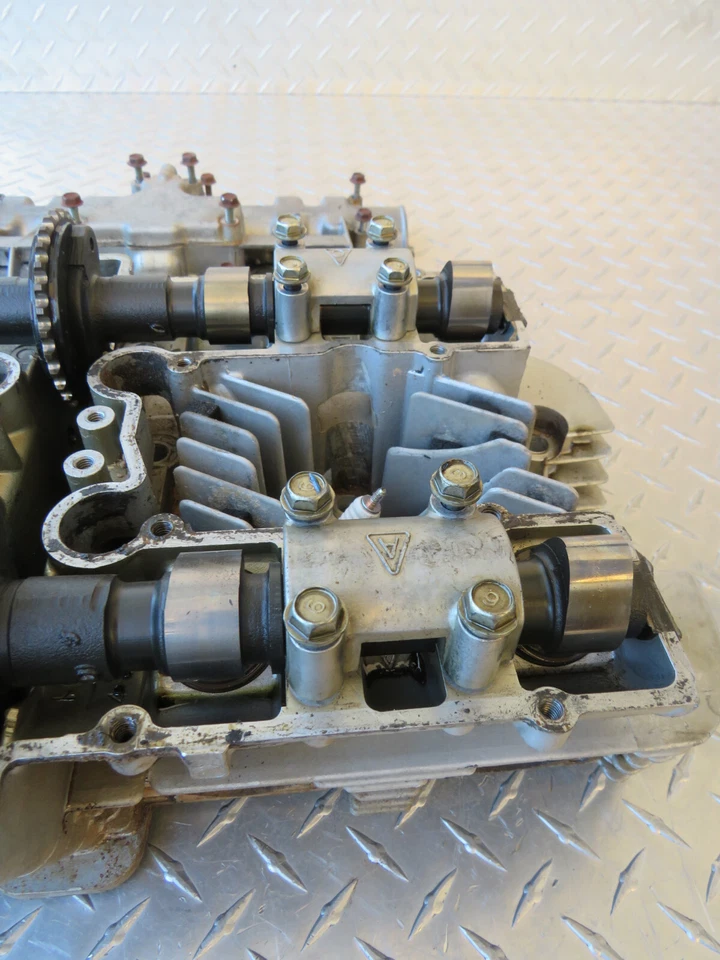 79 Suzuki GS750EN GS 750EN 750 1979 culata y cubierta del motor Foto 2 de 4