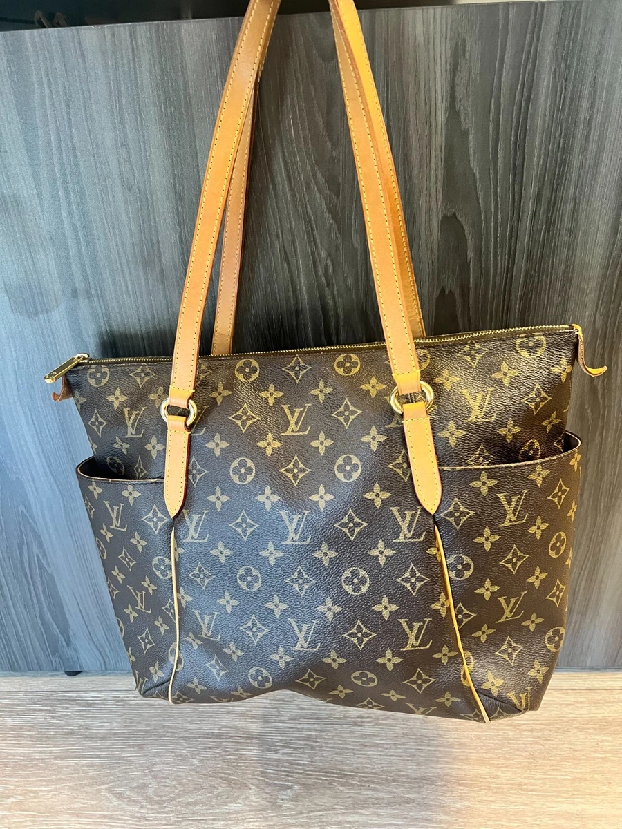 louis vuittons monogram shoulder bag