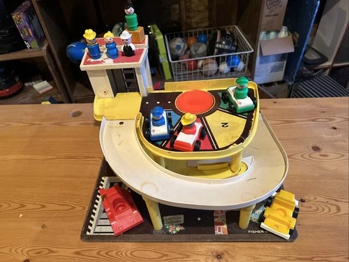 1970 Vintage Fisher Price Play Family Action Garage 5 Vehicles And 7 People See