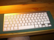 Apple Wireless Keyboard A1314 / Silber-Weiß / Bluetooth-Tastatur und Maus,