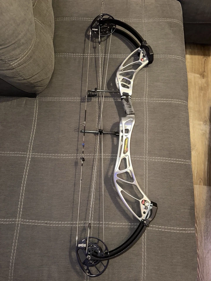 PSE Perform x 3D mano derecha 25-30,5" longitud de dibujo 60#máximo Foto 2 de 2