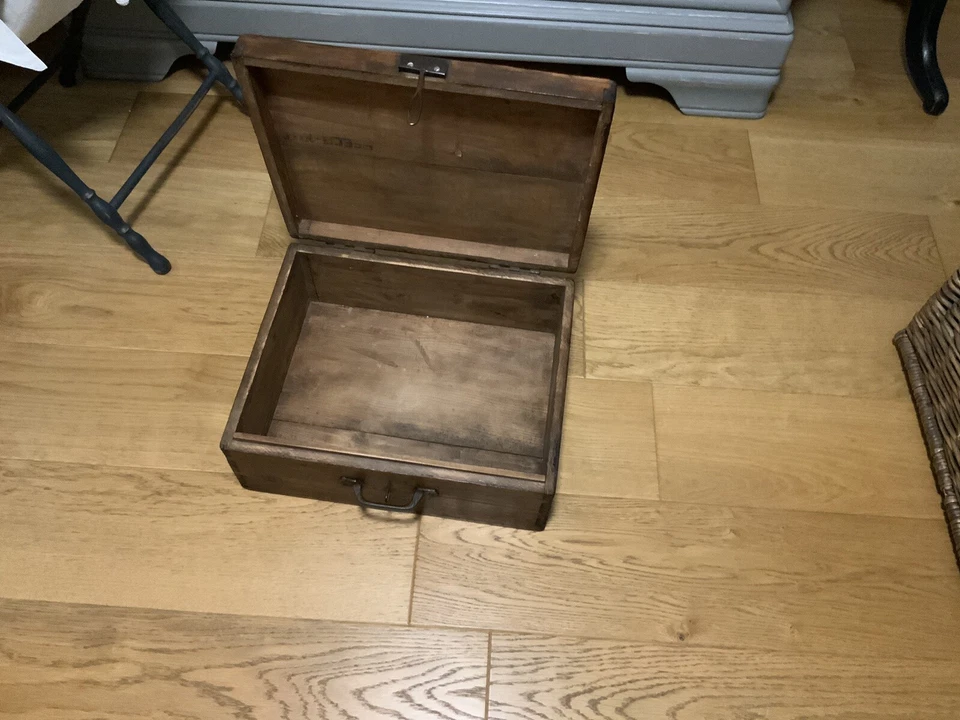 ancienne Malle  Valise En Bois Fermeture Et Poignet En Ferrure Épaisse - Photo 4/4