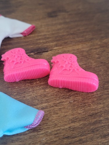 Barbie Fantasía Cabello Conjunto de 2 Camisetas Unicornio y Sirena Plus Zapatos - Imagen 4 de 9