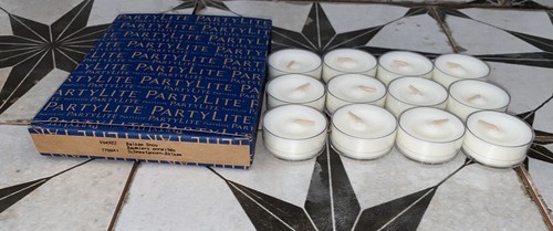 PARTYLITE~BOX OF 12~TEA LIGHT~CANDLES~BALSAM SNOW~V04922~NIB - Picture 2 of 8