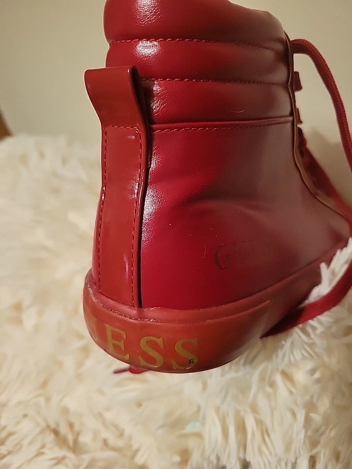 Zapatilla deportiva de caña alta Guess roja dorada talla 10.5 (nueva) auténtica baloncesto baile $BAJA Foto 3 de 4