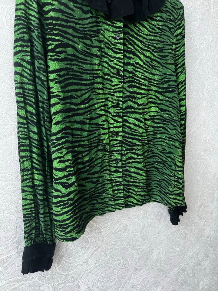 Blusa Para Mujer Kenzo H&M Verde Seda Estampado Tigre Cuentas Botón Volantes Talla 34 S-M Foto 4 de 4