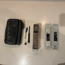Cellphone 1986 Motorola DynaTAC 8010 Brick cellphone 2 Batteries 2 Antennas