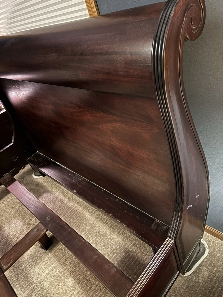 Cama trineo Pottery Barn Queen - madera maciza, diseño elegante Foto 2 de 4