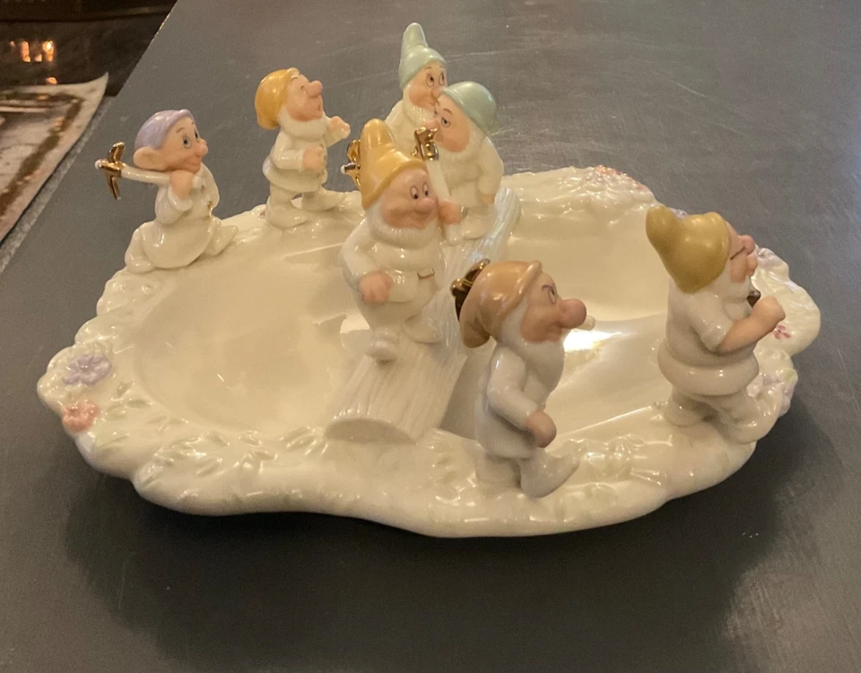 Lenox DISNEY Heigh-Ho Candy Dish featuring SEVEN DWARFS 2002 RARE Great Cond - Image 2 of 4