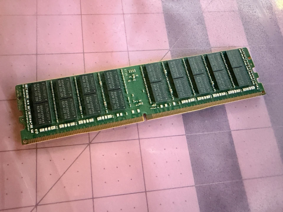 32GB Samsung M386A4G40DM0-CPB0Q PC4-2133P ECC Server Memory - Image 4 of 4