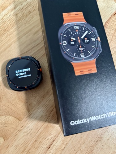 Samsung Galaxy Watch Ultra 47 mm LTE gris titane 2024 - Photo 2 sur 5
