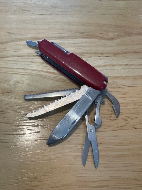 MULTI-TOOL POCKET KNIFE - 13 TOOLS