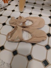 Capezio Hanami leather sole Dance Shoes 2037W Size 7M, nude beige, worn once