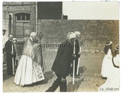 Orig. Foto Bevölkerung bei Prozession in ERRE b. Somain Douai Frankreich 1917