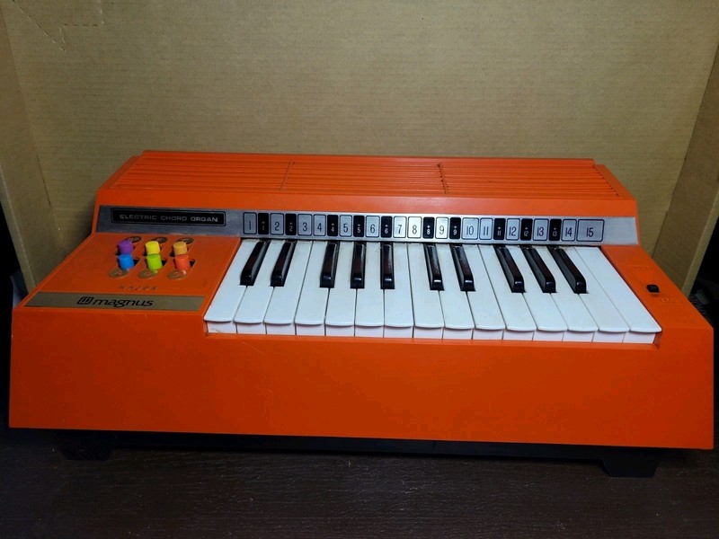 Vintage Magnus Electric Chord Organ- Works Great!