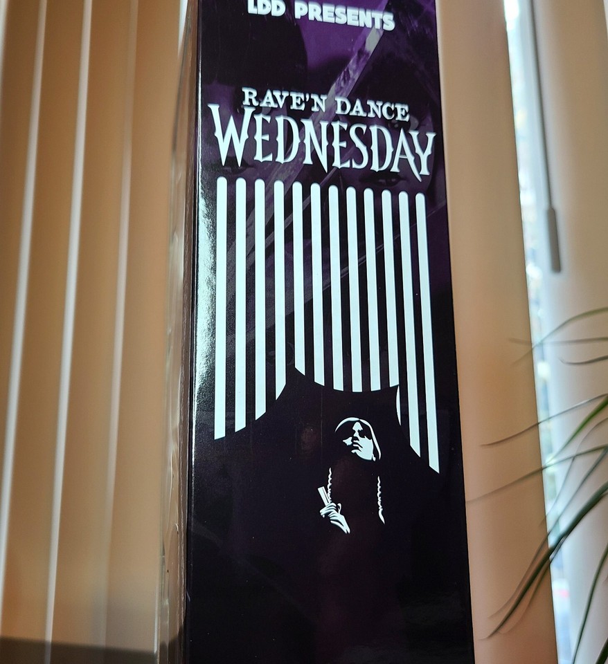 Mezco LDD Living Dead Dolls Addams Family Raven Dance WEDNESDAY New is available for purchase on au PAY Market - Imported Goods Online Store Co.Ltd. | au PAY Market - Online Shopping Site