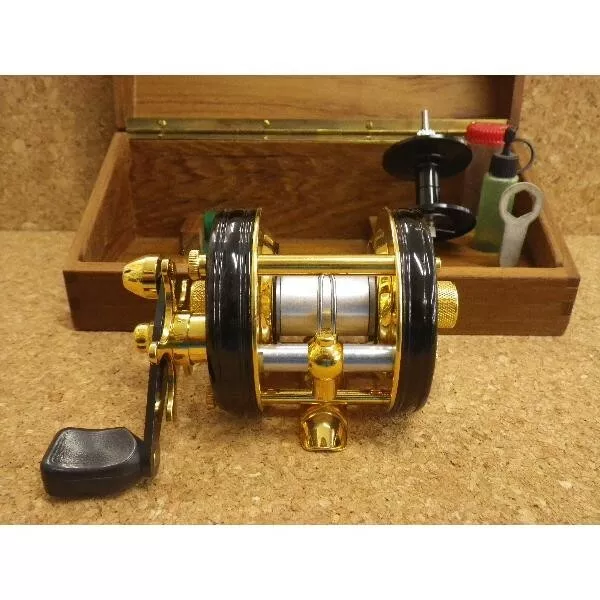 Vintage Ambassadeur 5000C Black Baitcaster Fishing Reel #087200 Nice Nice  Nice