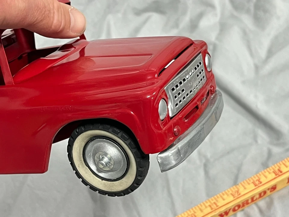 Tru-Scale Service Utility Truck Pressed Steel Repainted Red Ertl - Image 4 of 4