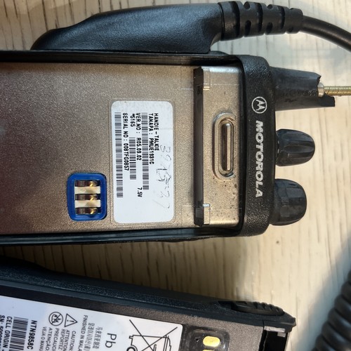 2 Walkie Talkie Motorola HT1250-LS+ UHF de 2 vías 16 canales con baterías RCA sin probar - Imagen 9 de 14