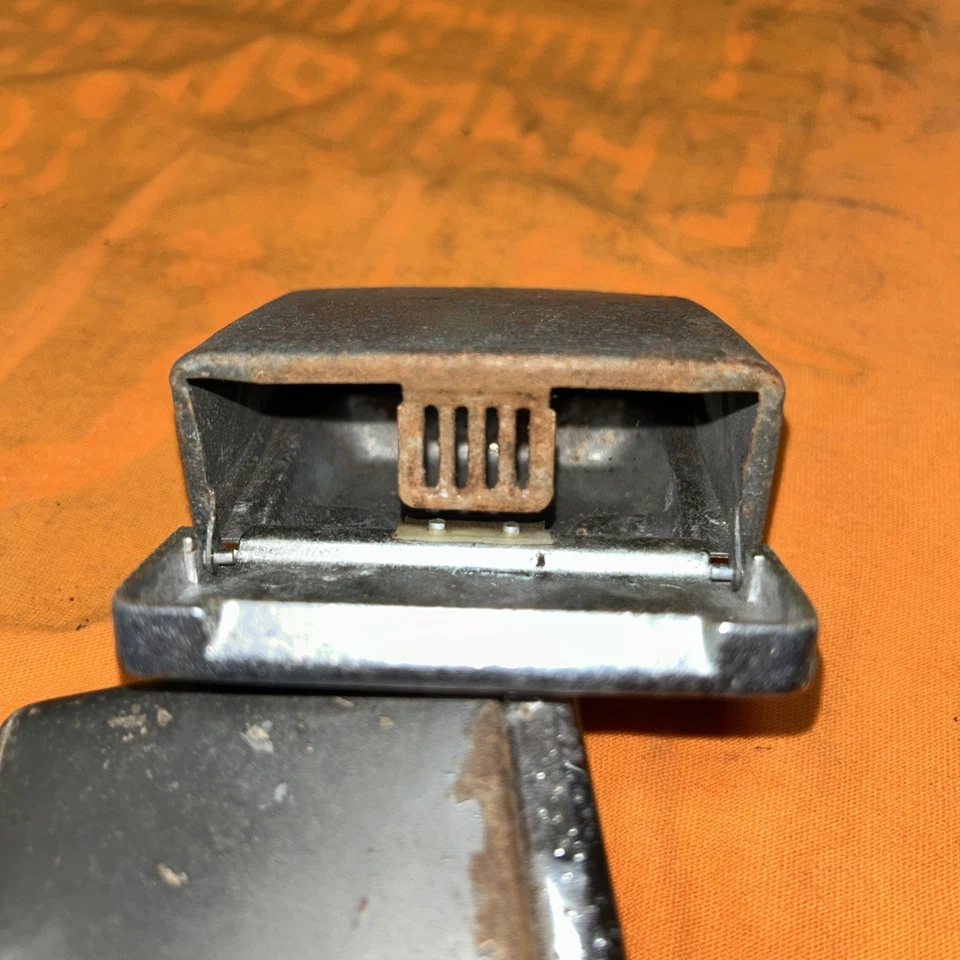 Cinzeiro Datsun 411/410 - Imagem 3 de 4