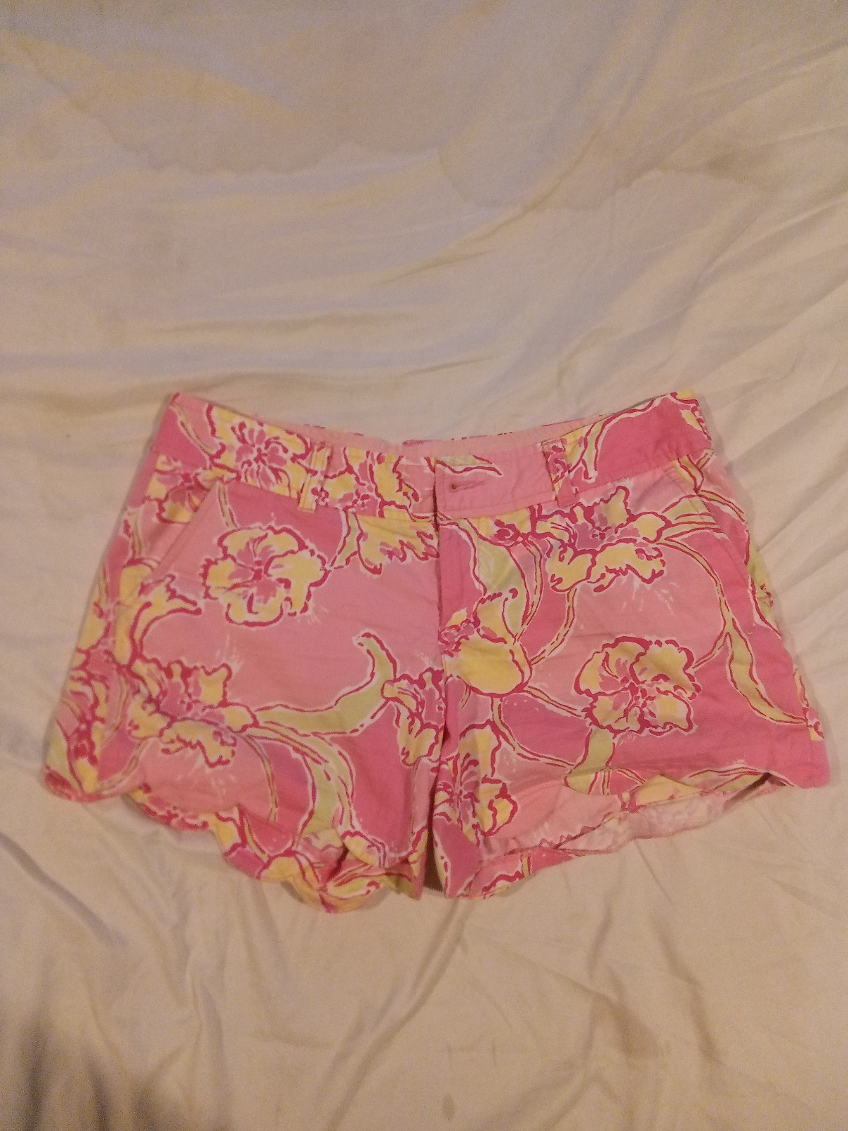 Lilly Pulitzer Buttercup knit shorts featuring a pink floral print  Size 8