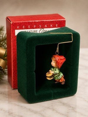 1988 Hallmark Winter Surprise #4 Handcrafted Keepsake Holiday Christmas ornament