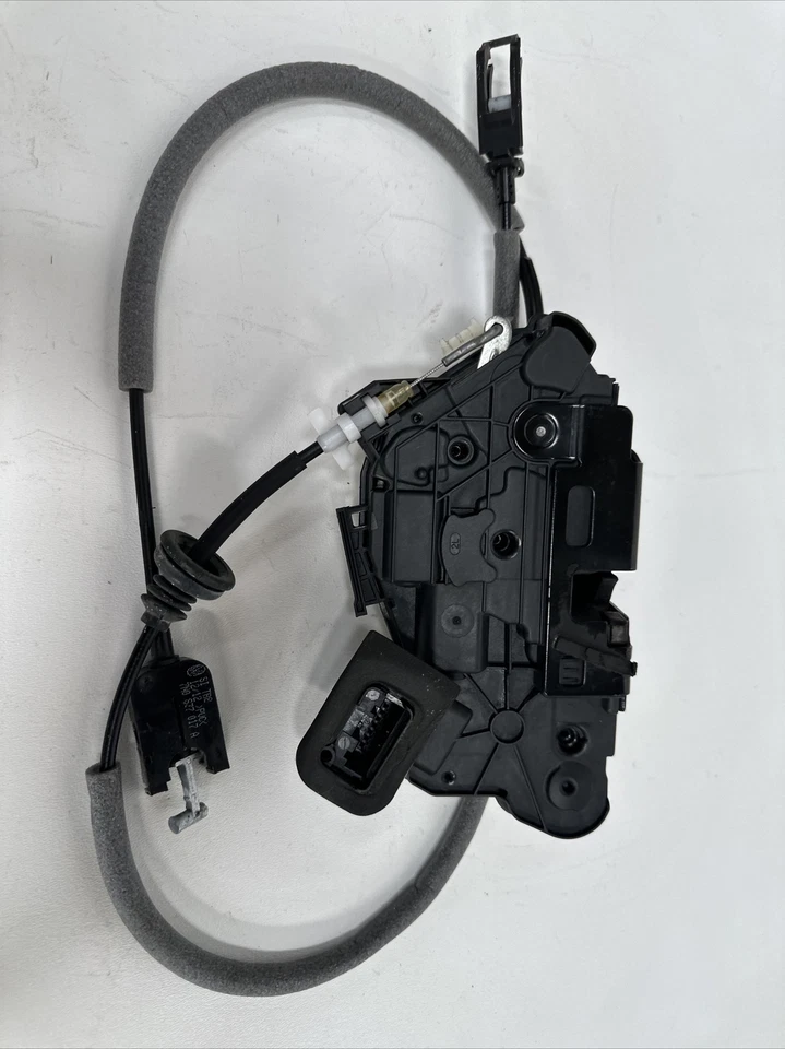 2011-16 Volkswagen Jetta Passat Beetle Left Driver Door Lock Actuator 5K1837015C - Image 3 of 4
