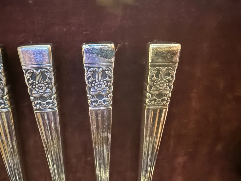 Oneida Community Coronation 1936 Silverplate Flatware Set 48 Pc Vintage W/Chest - Image 2 of 4