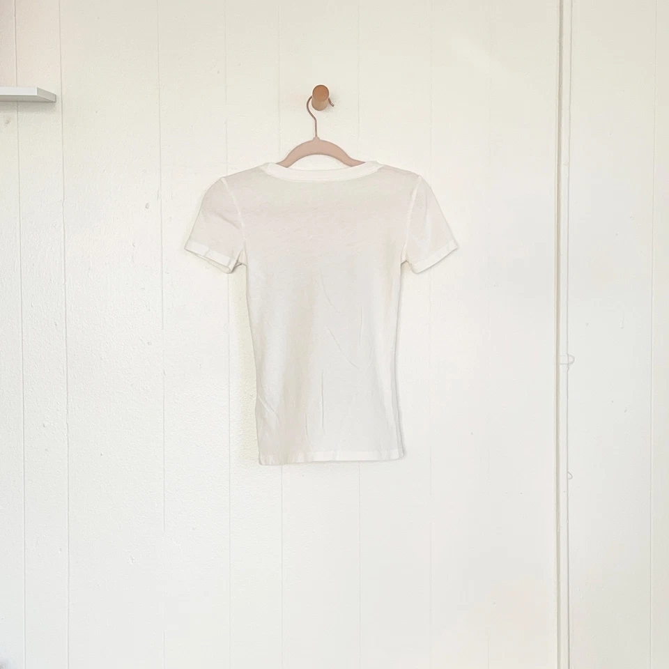 Camiseta de bebé vintage de los años 2000 White Hollister Co. con corazón brillante Foto 2 de 4