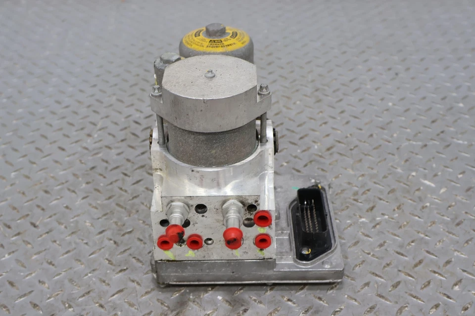 14-15 Cadillac ELR ABS Anti-Lock Brake Pump (23448556) 123K Miles - Image 2 of 4