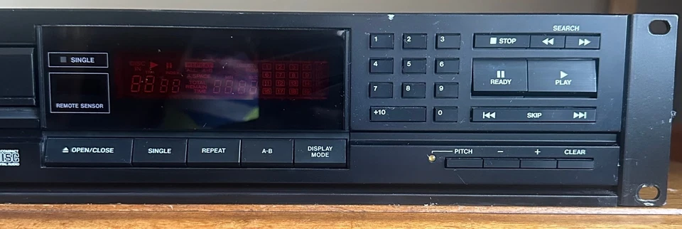 TASCAM CD-401 MK II Professional Single Disk Deck CD Player FOR REPAIR/PARTS - Image 4 of 4