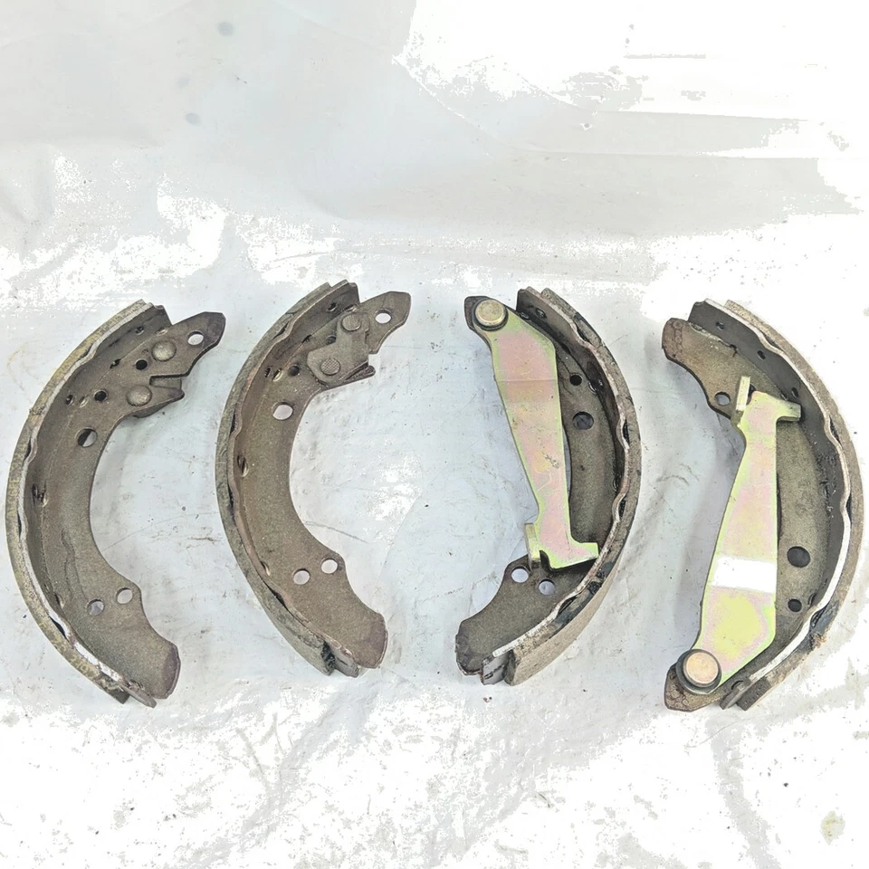 Zapatas de freno de tambor trasero Beck/Arnley 0811851 para VW Quantum Golf Fox Audi 4000 nuevas de stock Foto 2 de 4