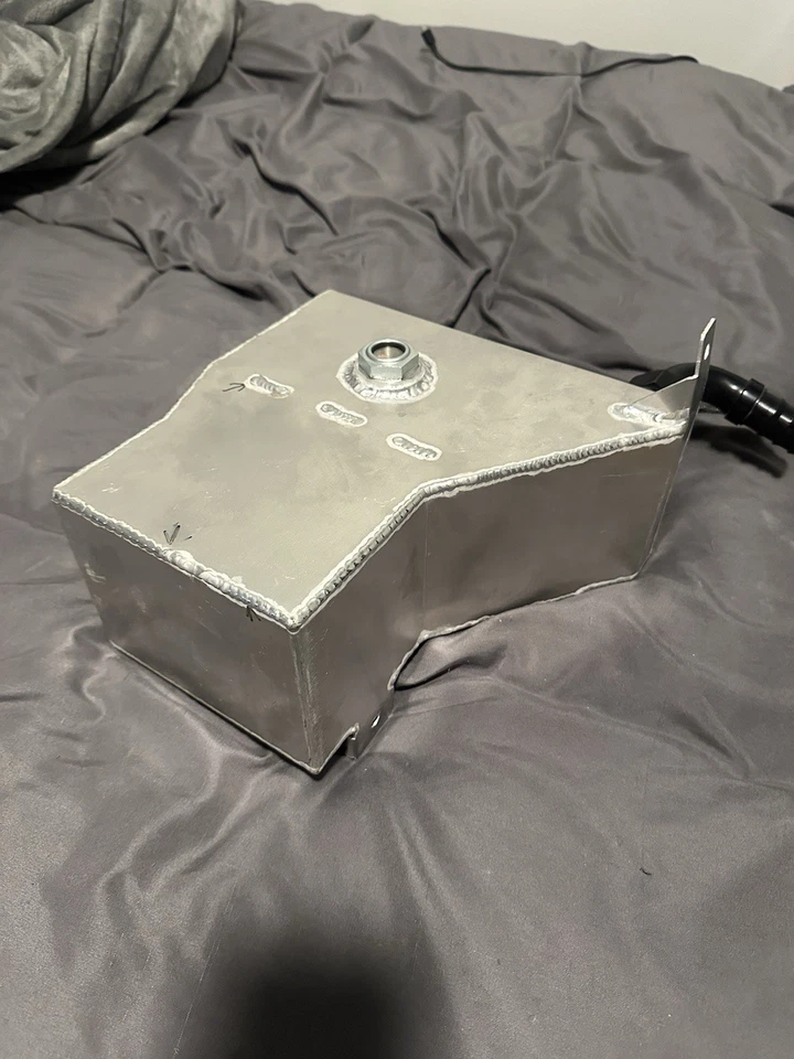 Depósito de refrigerante Hoosier Hills 03-06. nuevo nunca usado Foto 2 de 3