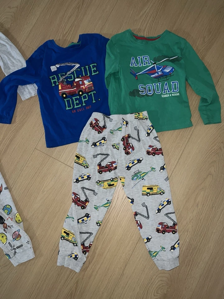 PRIMARK CARES Lote De 6 Ropa De Dormir Manga Larga Para Niños Tops/Fondos Espacio, Air Fire Foto 2 de 4