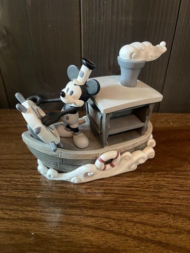 Disney Showcase 2014 precious moments Steamboat Willie 144707