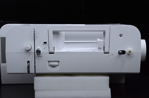 PFAFF Passport 3.0 Computerized Sewing Machine w/Dual Feed - Picture 19 of 24