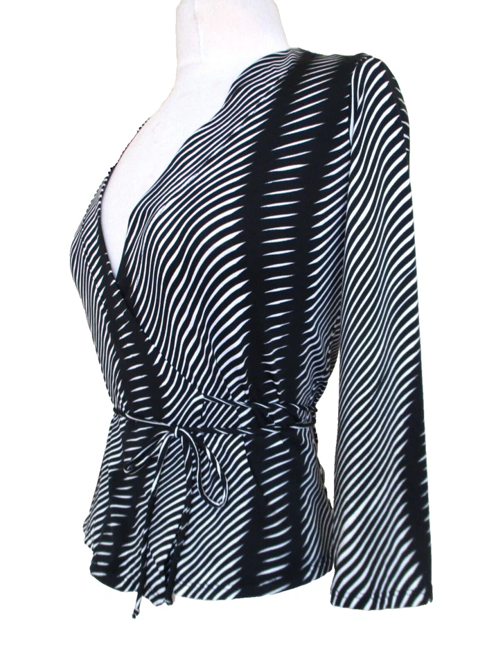 Top envolvente Betsey Johnson vintage pequeño para mujer negro blanco elástico mangas 3/4 Foto 2 de 4