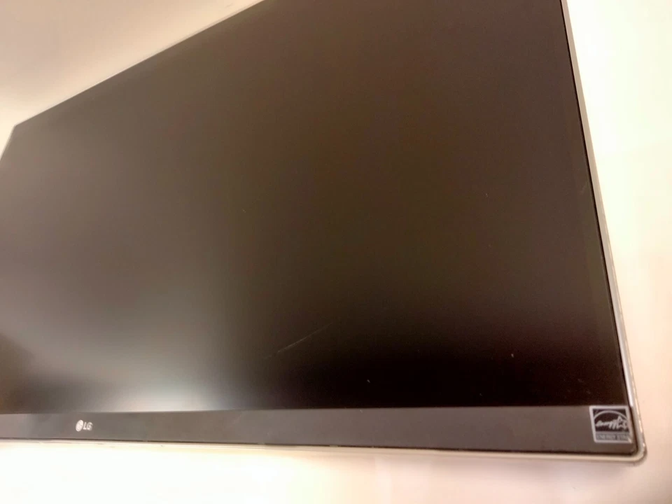 LG 27MU88-W 27" 4K LED (3840x2160) LCD Monitor HDMI AC adapter - No Stand - Image 2 of 4