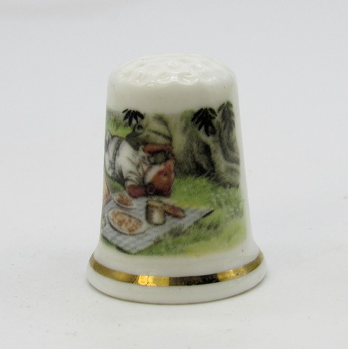 COLLECTABLE THIMBLE, WIND IN THE WILLOWS, OH MY !! OH MY ! - Picture 4 of 5