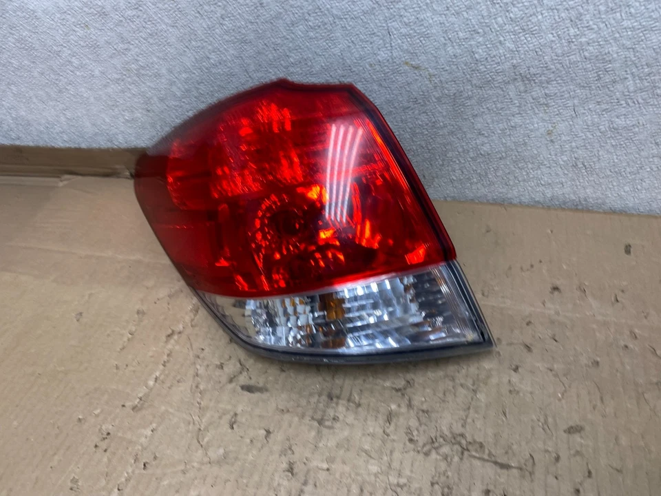 Luz trasera lateral izquierda conductor Subaru Outback Wagon 2010-2014 OEM U3114 DW Foto 2 de 4